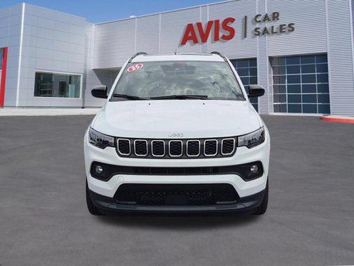 Bright White Clearcoat 2025 Jeep Compass Latitude