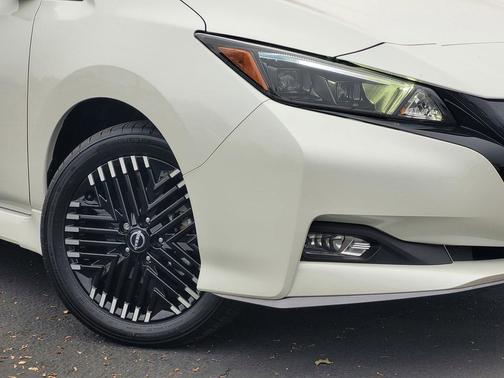 2024 Nissan Leaf SV PLUS