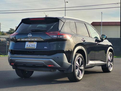 2022 Nissan Rogue SL