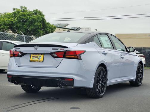 Gray Sky Pearl/Super Black 2026 Nissan Altima SR FWD