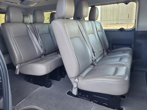 2016 Nissan NV Passenger NV3500 HD SL V8
