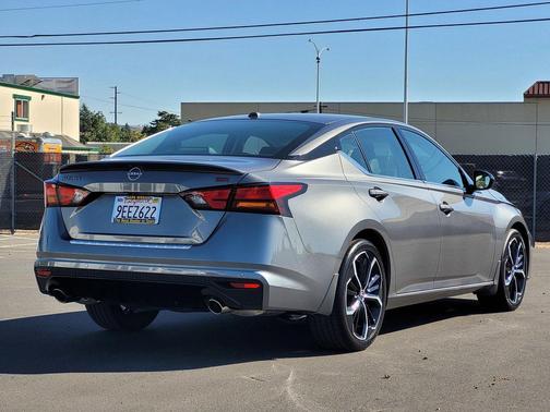 2023 Nissan Altima SR FWD
