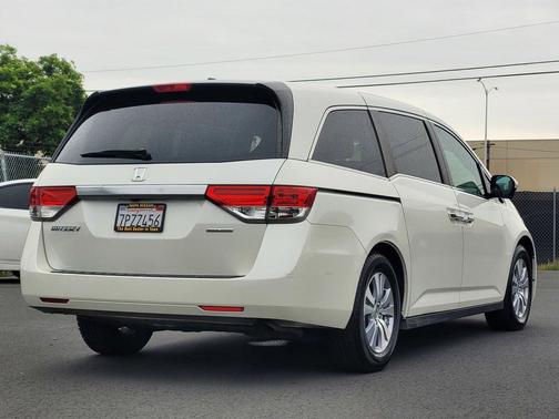 White Diamond Pearl 2016 Honda Odyssey SE