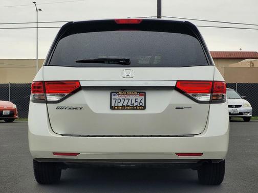 White Diamond Pearl 2016 Honda Odyssey SE