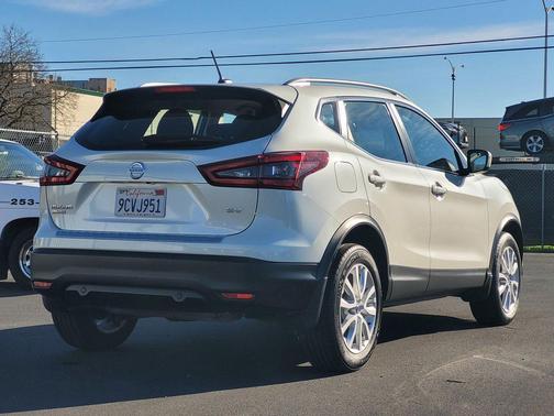 2022 Nissan Rogue Sport SV