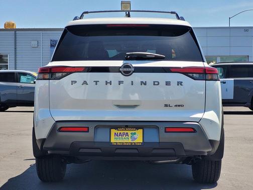 Everest White Pearl Tricoat 2026 Nissan Pathfinder SL