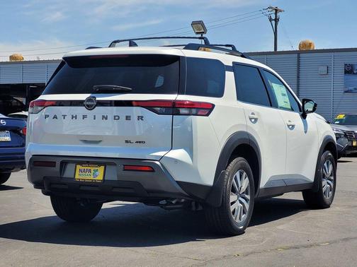 Everest White Pearl Tricoat 2026 Nissan Pathfinder SL