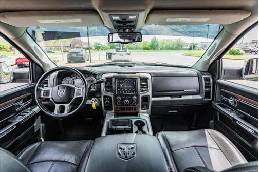 2018 RAM 3500 Laramie Crew Cab 4x4 8' Box