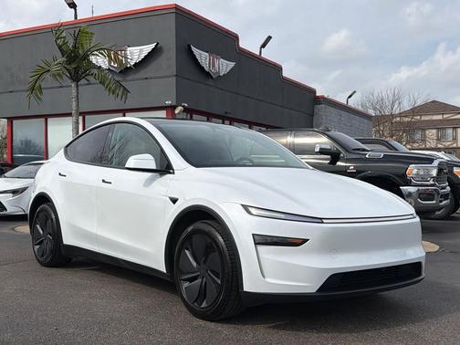 2026 Tesla Model Y Premium Rear-Wheel Drive