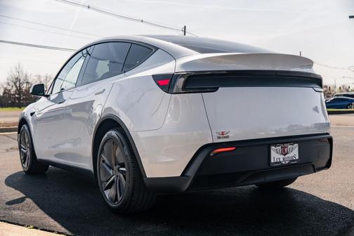 2026 Tesla Model Y Premium Rear-Wheel Drive