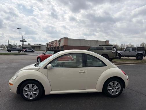 2009 Volkswagen New Beetle S