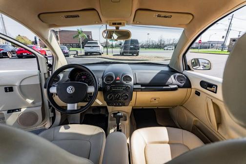 2009 Volkswagen New Beetle S