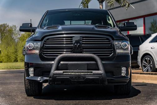 Brilliant Black Crystal Pearlcoat 2016 RAM 1500 Sport