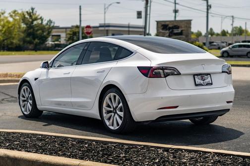 Pearl White Multi-Coat 2019 Tesla Model 3 Long Range