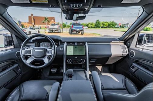 2023 Land Rover Discovery P360 Metropolitan Edition