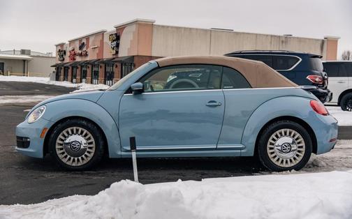 2015 Volkswagen Beetle Auto 1.8T w/Tech