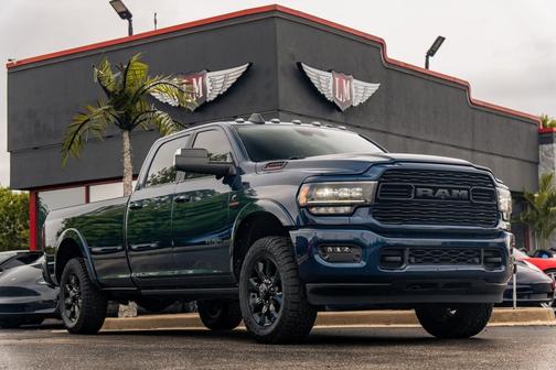 Patriot Blue Pearlcoat 2022 RAM 3500 Limited Crew Cab 4x4 8' Box