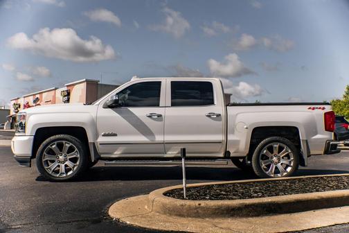 Iridescent Pearl Tricoat 2018 Chevrolet Silverado 1500 High Country