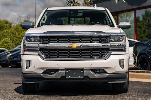 Iridescent Pearl Tricoat 2018 Chevrolet Silverado 1500 High Country