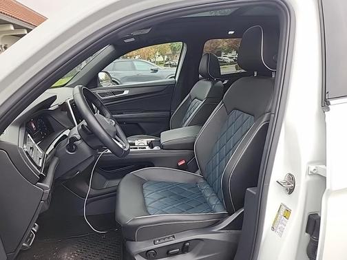 2025 Volkswagen Atlas Cross Sport 2.0T SEL Premium R-Line