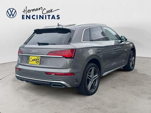 Chronos Gray Metallic 2023 Audi Q5 e 55 S line quattro Premium