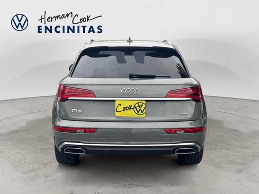 Chronos Gray Metallic 2023 Audi Q5 e 55 S line quattro Premium