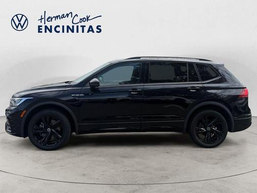 Deep Black Pearl Effect 2023 Volkswagen Tiguan 2.0T SE R-Line Black