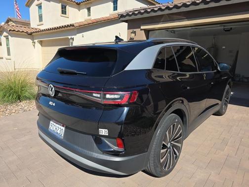 Deep Black Pearl Effect 2023 Volkswagen ID.4 Pro S Plus