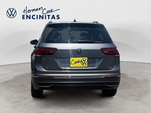 Platinum Gray Metallic 2023 Volkswagen Tiguan 2.0T SE
