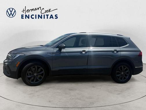 Platinum Gray Metallic 2023 Volkswagen Tiguan 2.0T SE