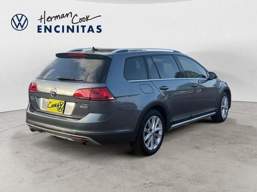 Platinum Gray Metallic 2017 Volkswagen Golf Alltrack TSI SE
