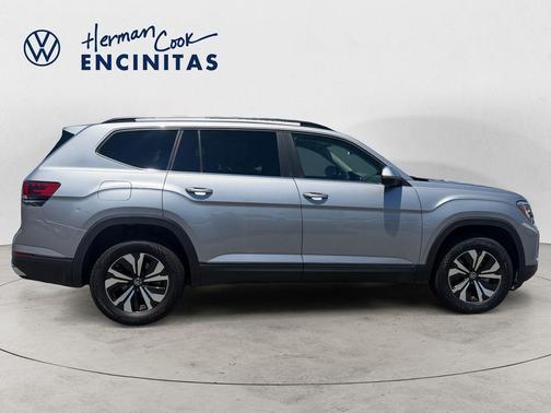 Silver Bird Metallic 2024 Volkswagen Atlas 2.0T SE