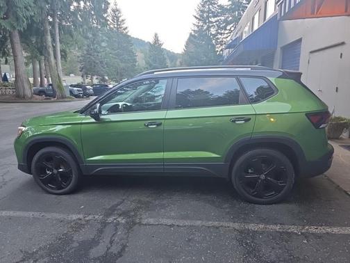 2025 Volkswagen Taos 1.5T SE Black