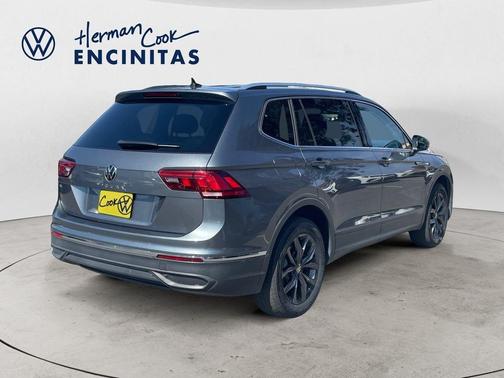 Platinum Gray Metallic 2023 Volkswagen Tiguan 2.0T SE