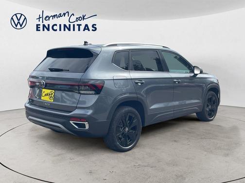 Platinum Gray Metallic 2025 Volkswagen Taos 1.5T SE