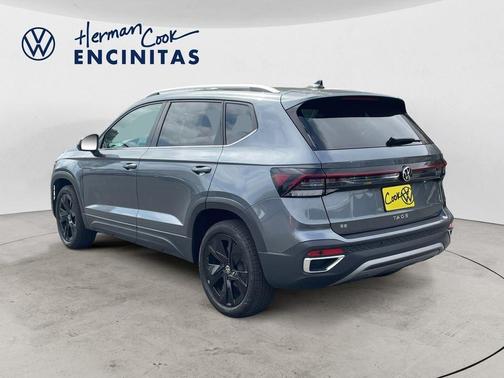 Platinum Gray Metallic 2025 Volkswagen Taos 1.5T SE