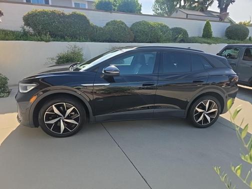 Deep Black Pearl Effect 2023 Volkswagen ID.4 S