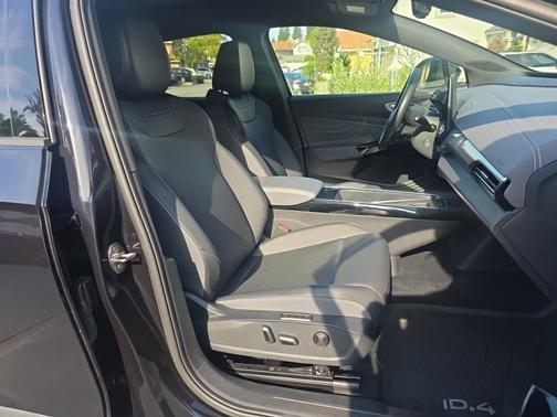 Deep Black Pearl Effect 2023 Volkswagen ID.4 S