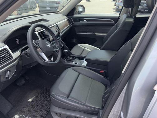 Pyrite Silver Metallic 2023 Volkswagen Atlas 3.6L SE w/Technology