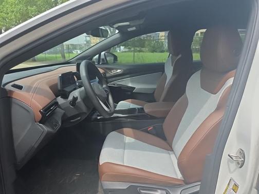 Pure White 2023 Volkswagen ID.4 Pro