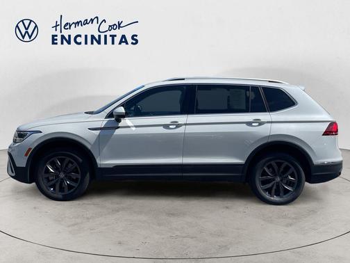 Opal White Pearl Effect 2023 Volkswagen Tiguan 2.0T SE