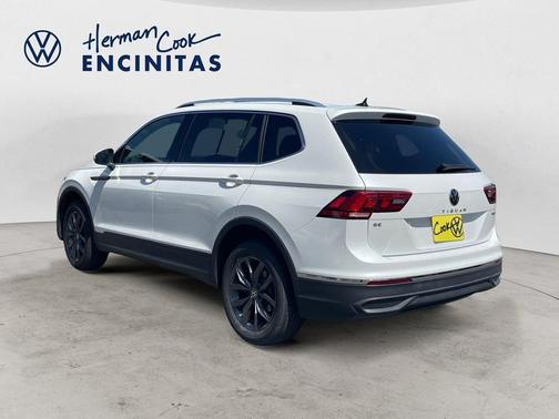 Opal White Pearl Effect 2023 Volkswagen Tiguan 2.0T SE