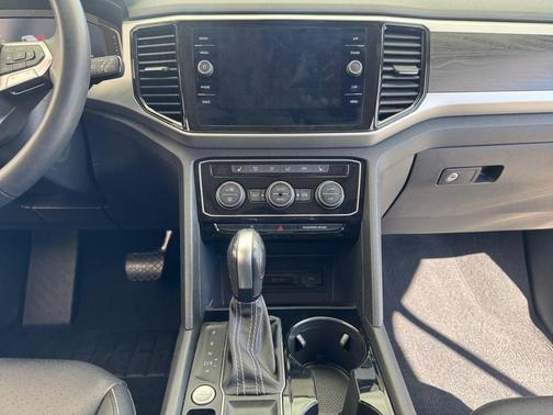 2023 Volkswagen Atlas 3.6L SE w/Technology