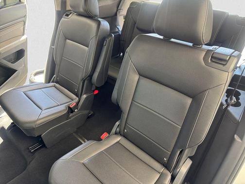 2023 Volkswagen Atlas 3.6L SE w/Technology