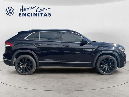 Deep Black Pearl Effect 2023 Volkswagen Atlas Cross Sport 3.6L V6 SEL Premium R-Line