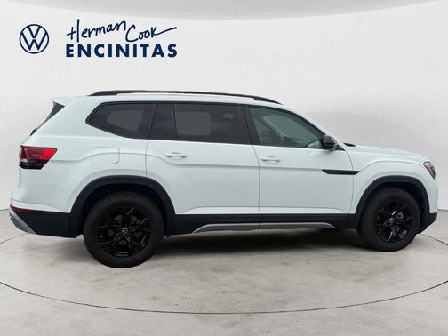 Pure White 2025 Volkswagen Atlas 2.0T Peak Edition