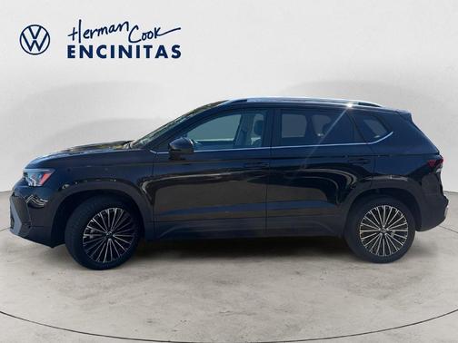 Deep Black Pearl Effect 2025 Volkswagen Taos 1.5T SE