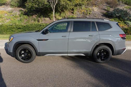 2025 Volkswagen Atlas 2.0T Peak Edition