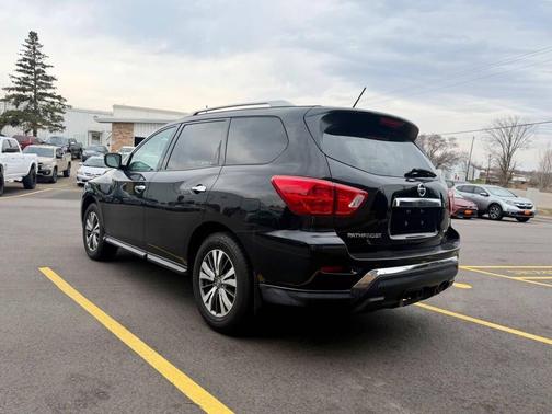 Magnetic Black 2018 Nissan Pathfinder S