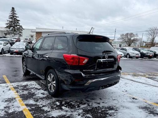 2018 Nissan Pathfinder S